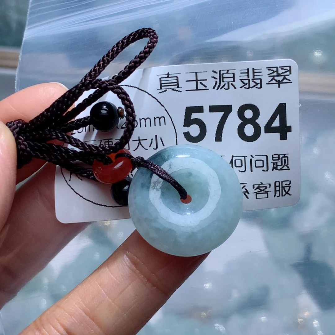 翡翠颈饰未镶嵌5784。