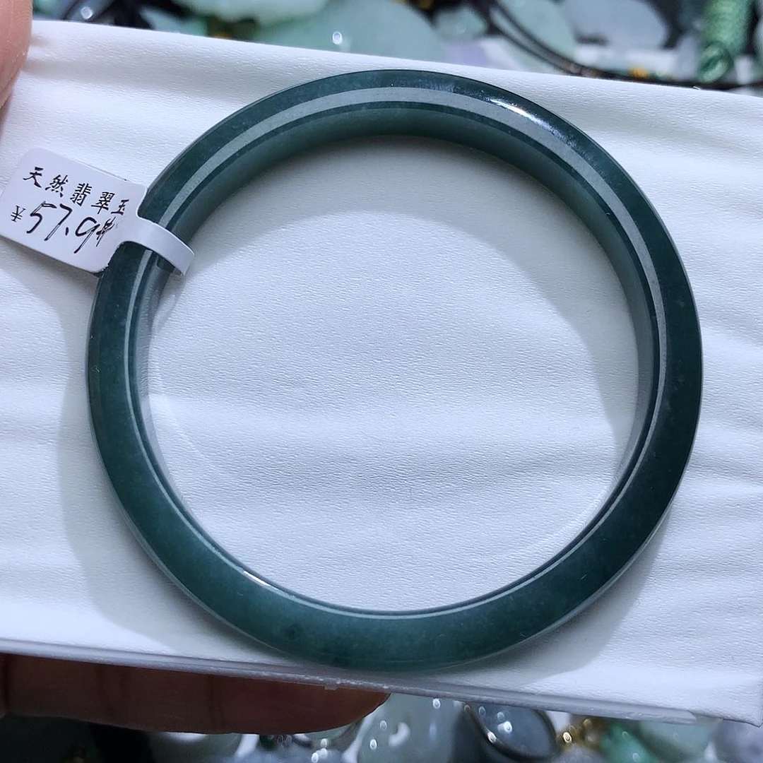 翡翠颈饰未镶嵌1。