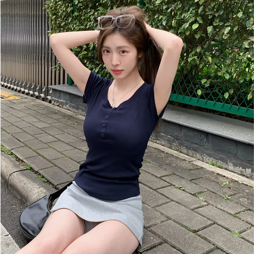 小婉薇 简约显瘦纽扣圆领短袖T恤女夏螺纹紧身打底衫辣妹修身上衣