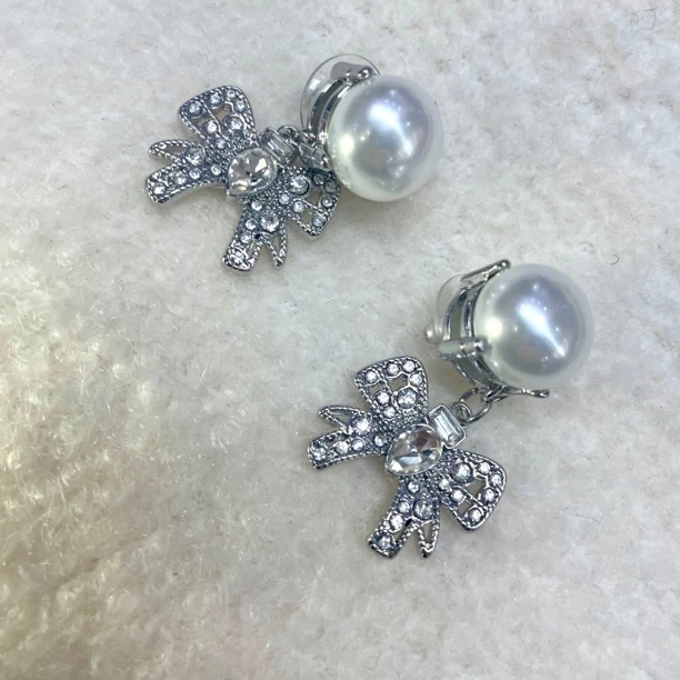 非金属仿珍珠耳饰 时髦百搭蝴蝶结耳环