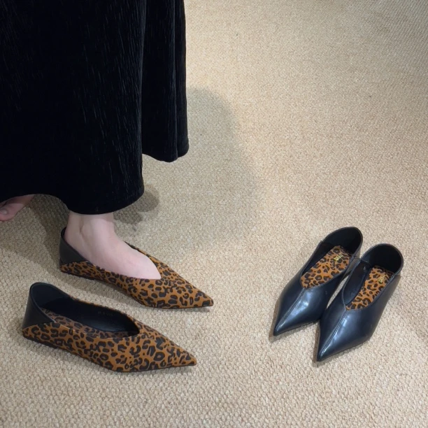 2024秋款豹纹尖头平底鞋女2024新款软皮平跟可踩两穿船鞋浅口单鞋