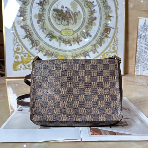 95新  何为奢侈/Lv 王菲中古斜挎包 底长25cmKX7150