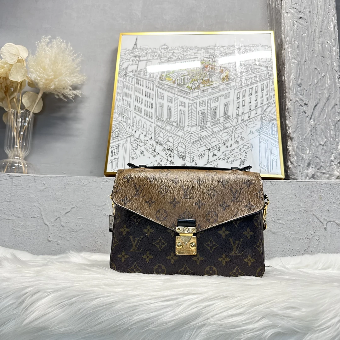 95新 LouisVuitton/路易威登 何为奢侈/ 拼色邮差包 /KX7050