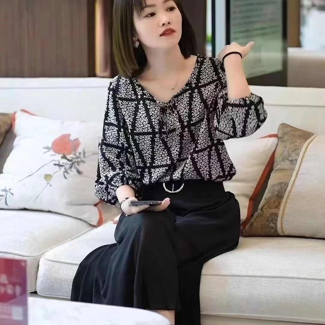 新爆款气质碎花七分袖三角小衫圆领显瘦遮肉新款洋气流行女神名媛
