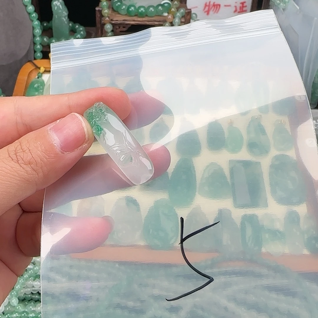石英质玉吊坠(不含链)未镶嵌叶**落