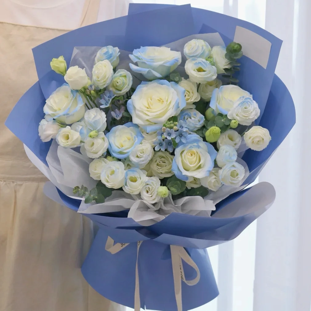 【所念皆所愿】6朵雪山白玫瑰喷色碎冰蓝搭配桔梗送爸爸父亲节鲜花预定送对象闺蜜告白生日礼物同城配送小时达