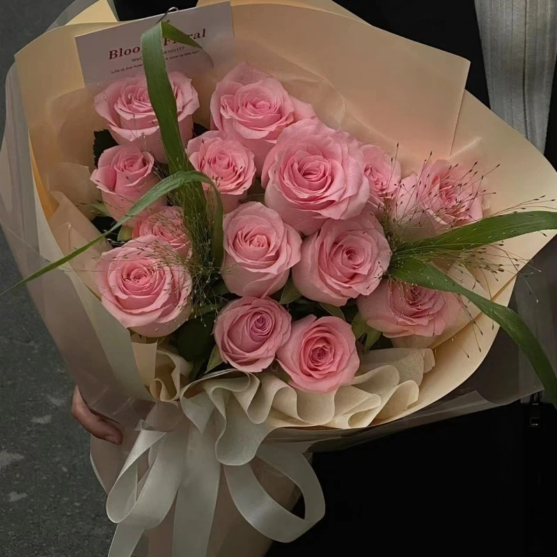 【浪漫心动】14朵粉玫瑰戴安娜玫瑰鲜花束搭配喷泉草同城花店鲜花花束预定送闺蜜小时达告白生日礼物同城配送