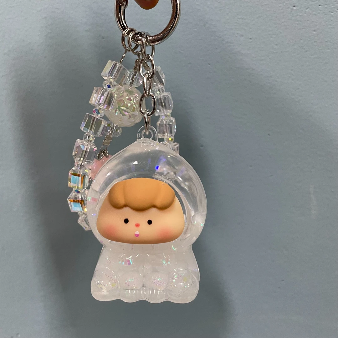 白色流沙娃娃手机链D375