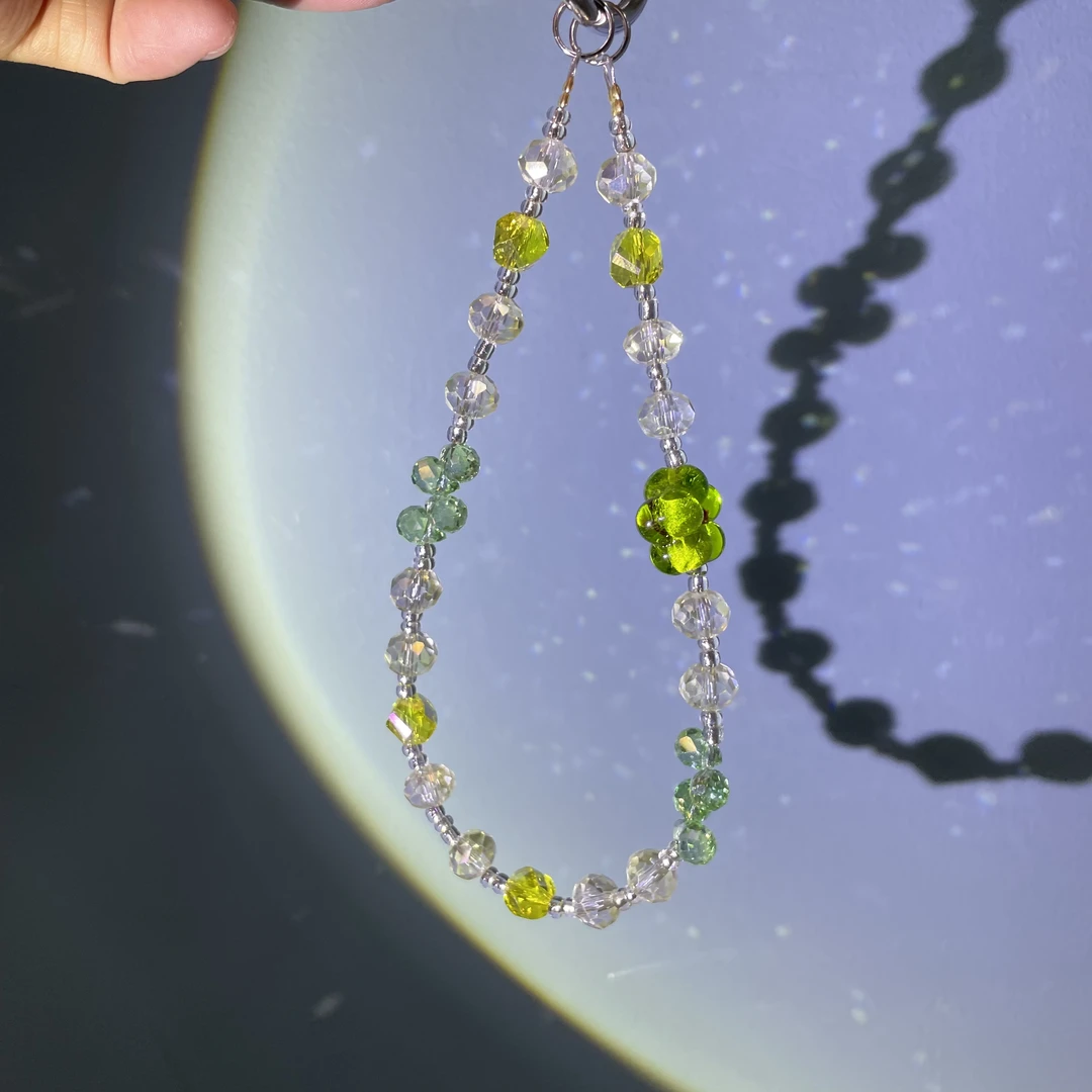 编织黄绿色小花手机链C449