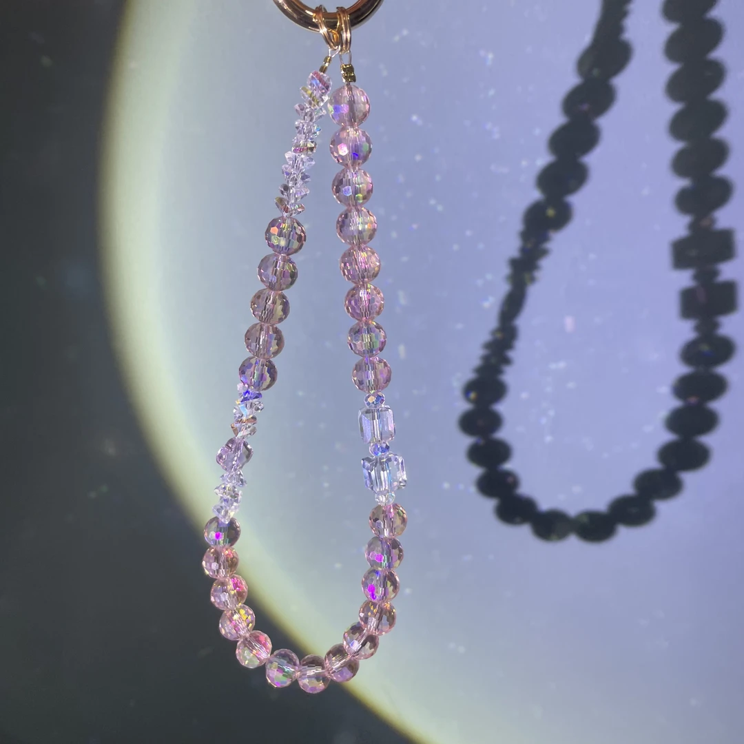 编织粉色蹦迪球长款手机链C134