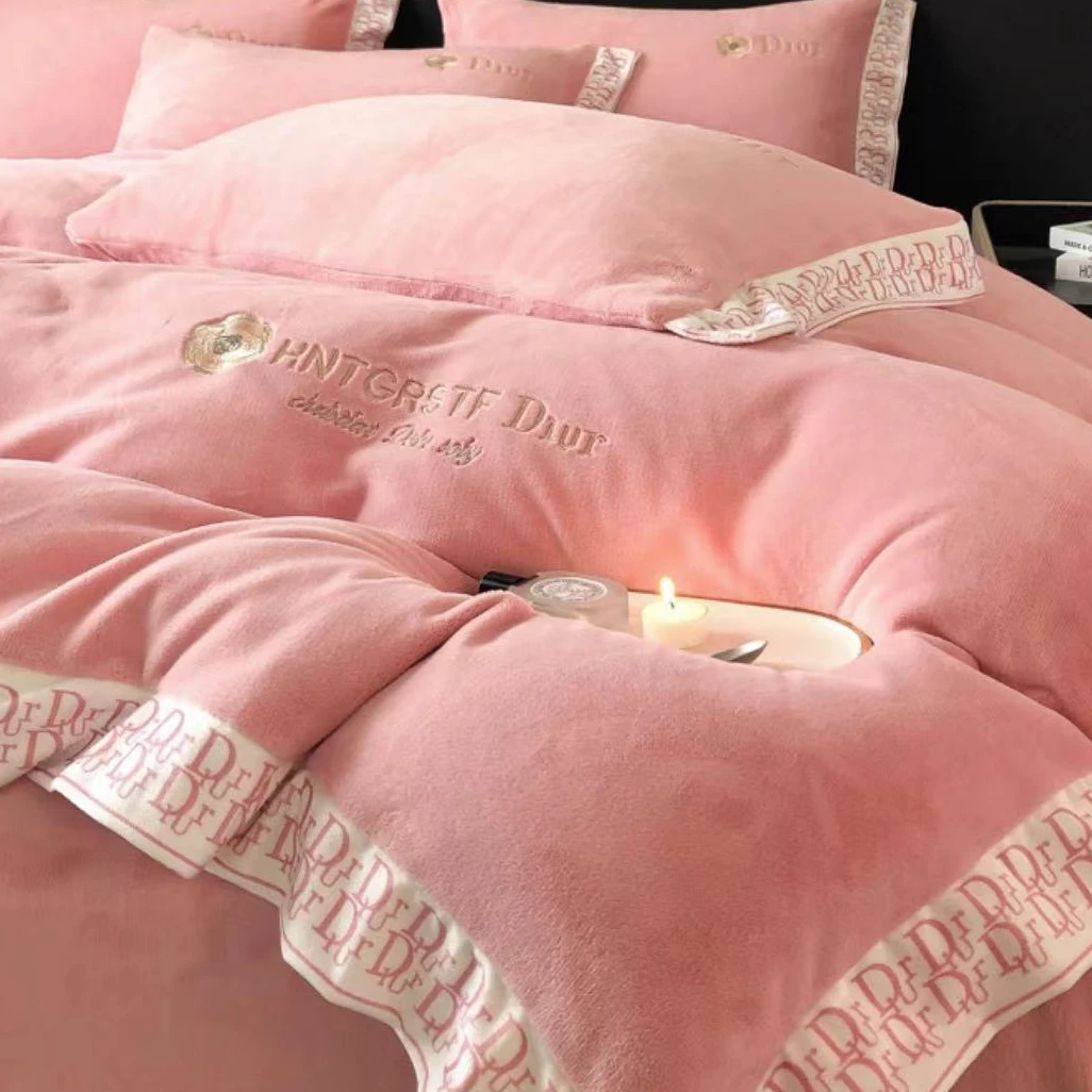 681号    绒简素蜜桃粉四件套