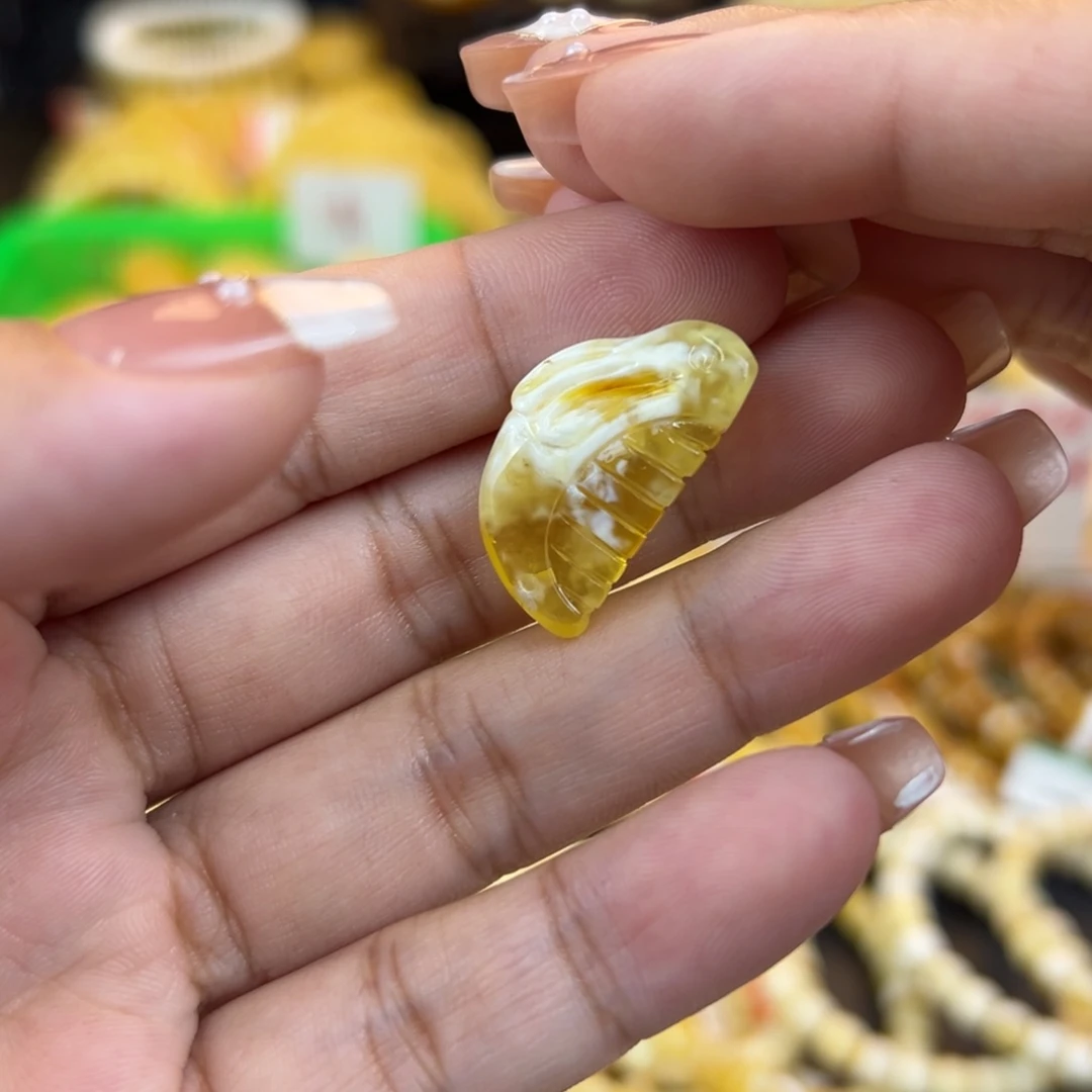 琥珀裸石未镶嵌knbbvbbnnnnmm