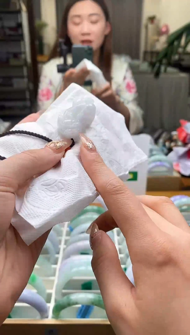 【闪购商品】翡翠吊坠(赠链)未镶嵌224