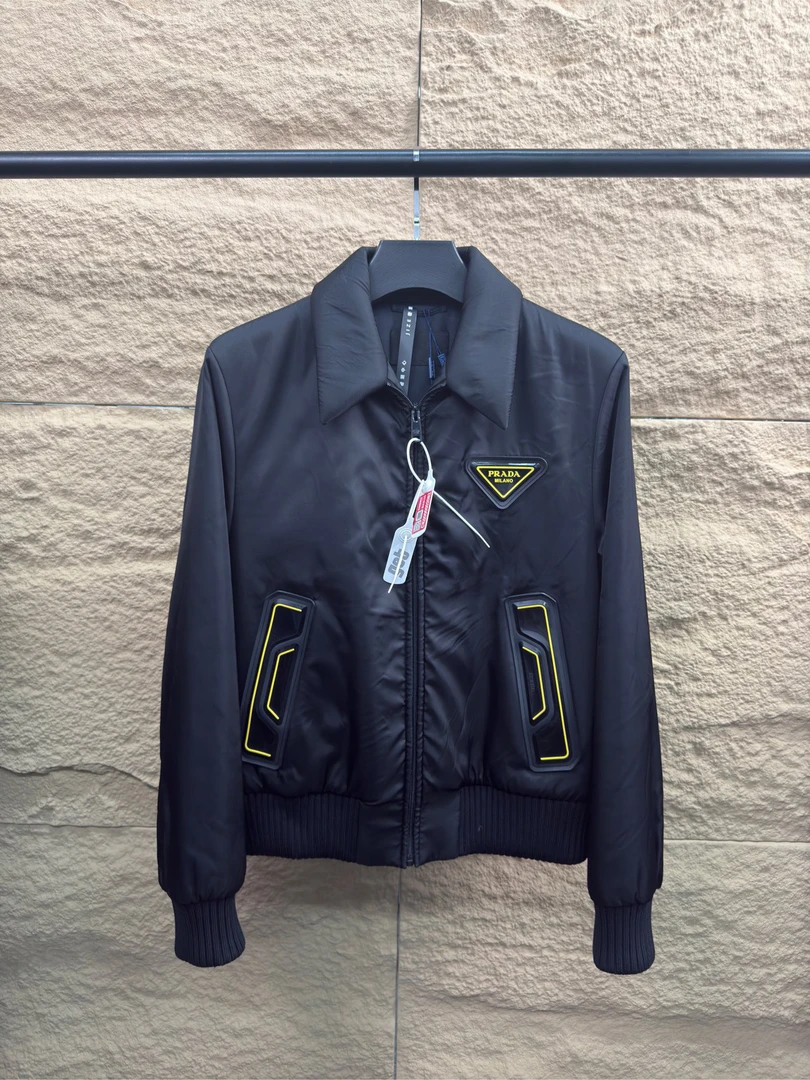50码 全新带吊牌 Prada 黑黄三角标棉服公价2w 秋冬潮流休闲百搭