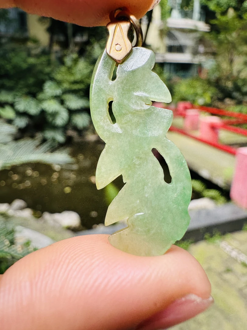 冰种黄加绿老翡翠双面工凌霄花坠