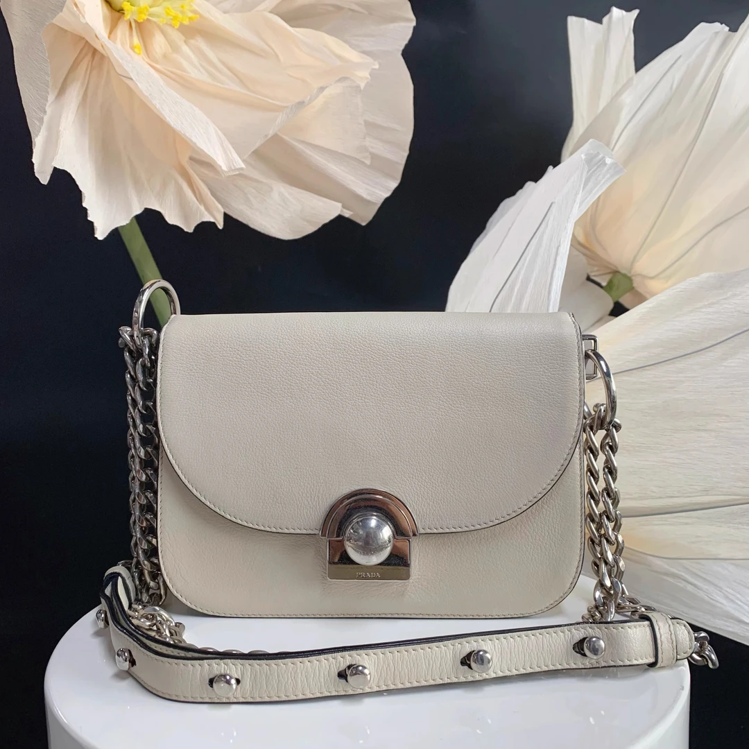 95新 Prada/普拉达 【98新】 prada 金球豆腐包 1569