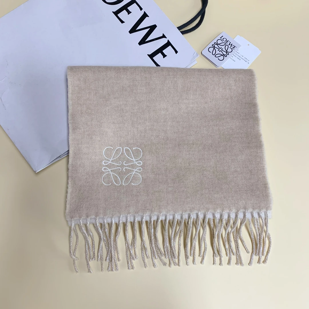 99新 LOEWE/罗意威 【闲置品】Loewe 23新款围巾在售
