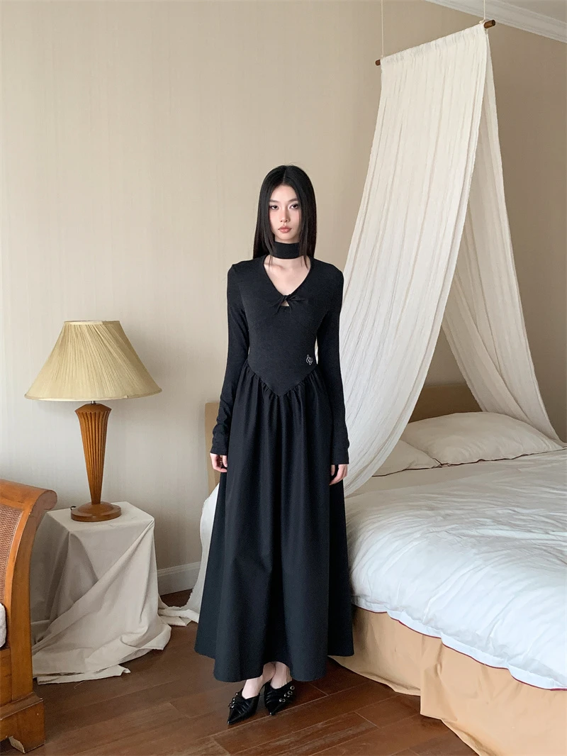 法式度假小众设计感黑色拼接V领连衣裙女内搭修身显瘦辣妹长裙子