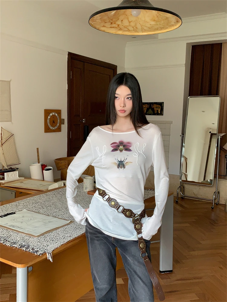 辣妹一字肩白色印花刺绣长袖T恤女秋冬设计感宽松露肩打底衫上衣