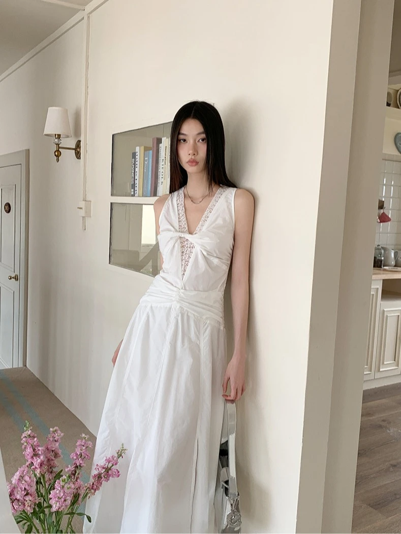 法式白色无袖背心连衣裙女夏季蕾丝拼接长裙开叉收腰显瘦a字裙子