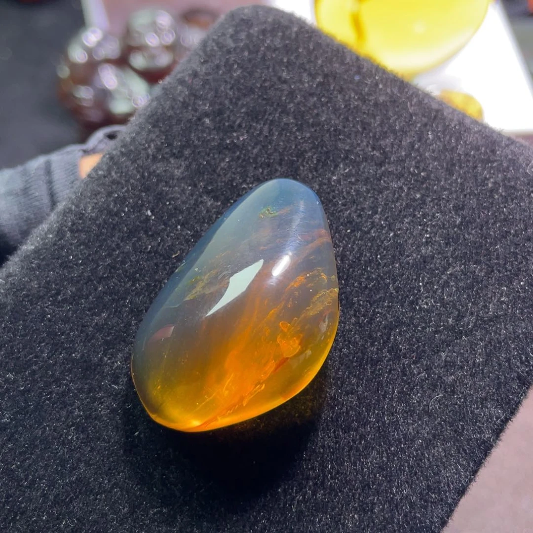 琥珀裸石未镶嵌。。