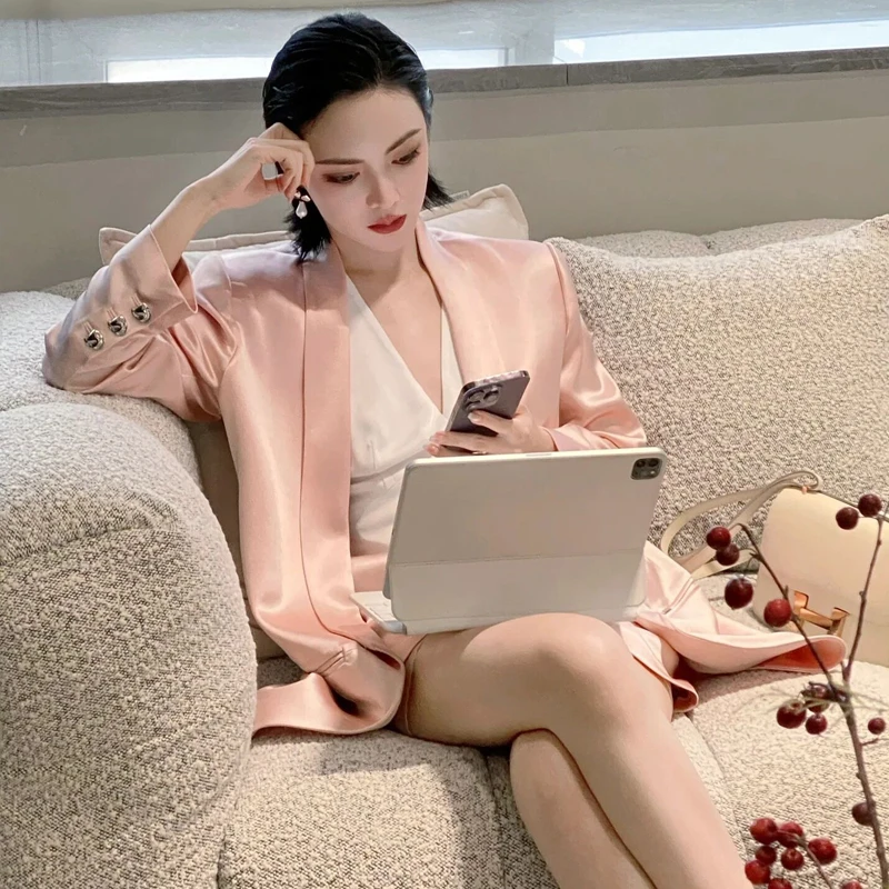 高级感粉色气质时尚西装女2024春夏新款醋酸缎面宽松休闲长袖外套