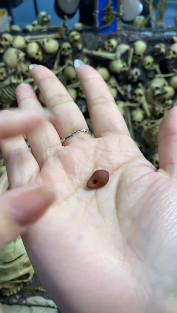 【闪购商品】南红玛瑙颈饰未镶嵌红卡子瑕疵41