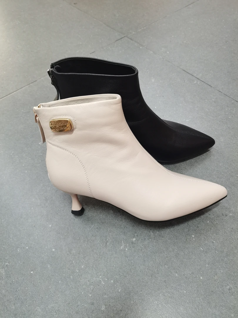 2024年新款羊皮猫跟靴，软底软面简约时尚风通勤靴