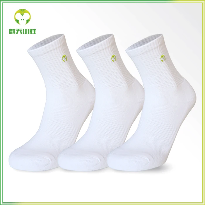 麒天小胜：麒天小胜白色制造第三代光版足球防滑透气中筒运动袜