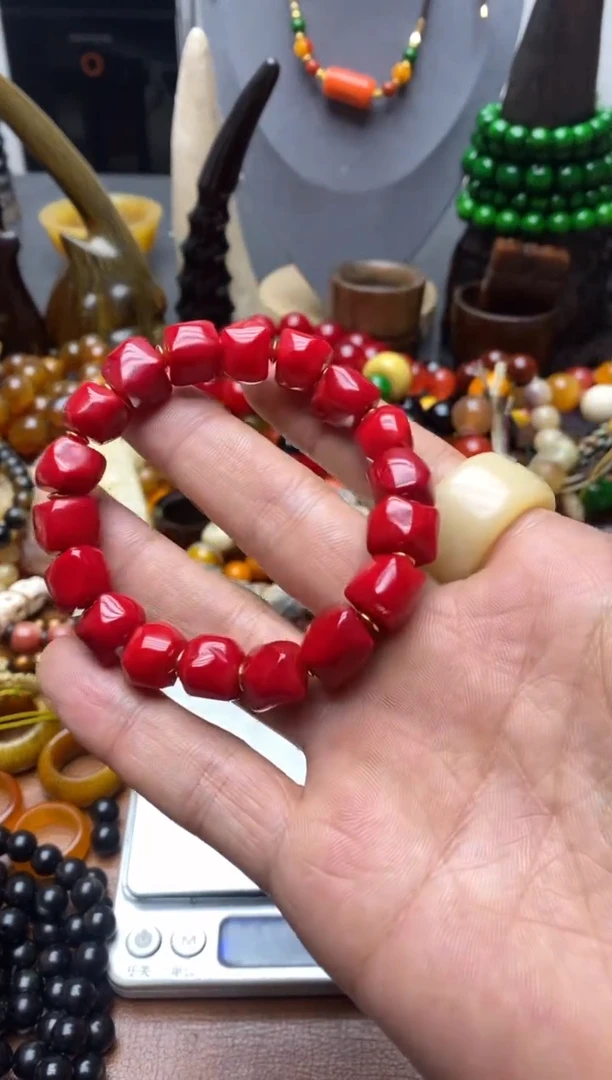 【闪购商品】红手串