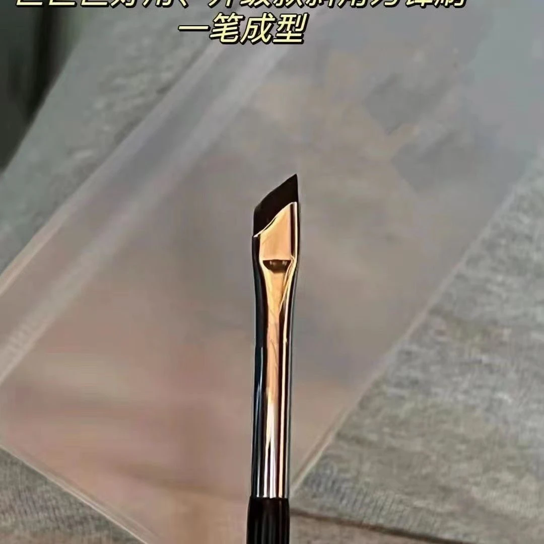 巨巨巨好用~斜角刀锋眼线刷扁平镰刀眼睑下至眼部卧蚕化妆刷极细