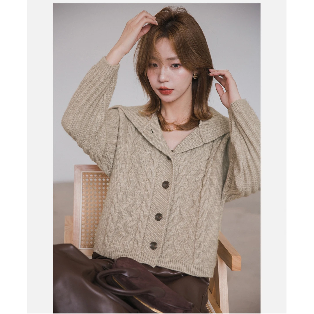 小谷粒宽松翻领毛衣女短款2025春季新款慵懒高级感麻花高领上衣