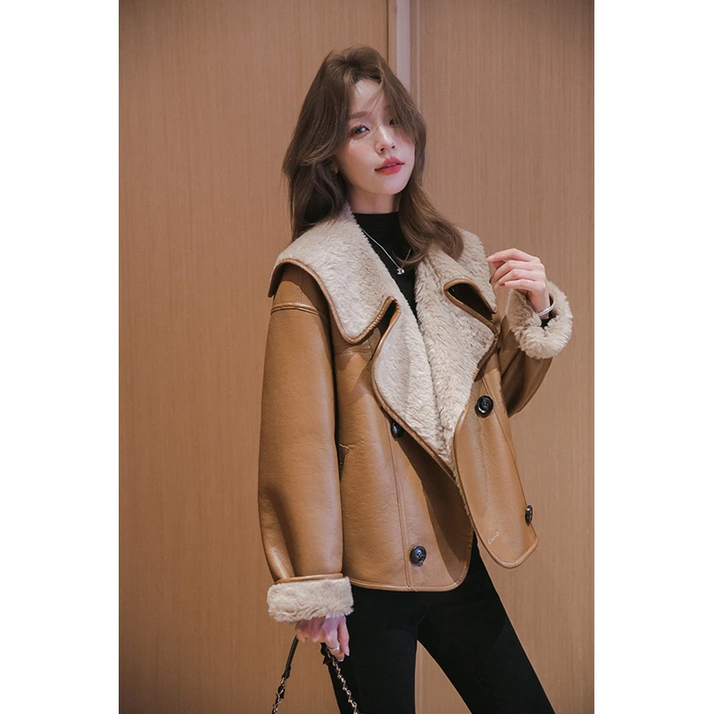 小谷粒翻领皮毛一体外套女2025冬款落宽松肩袖防风防寒双排扣上衣