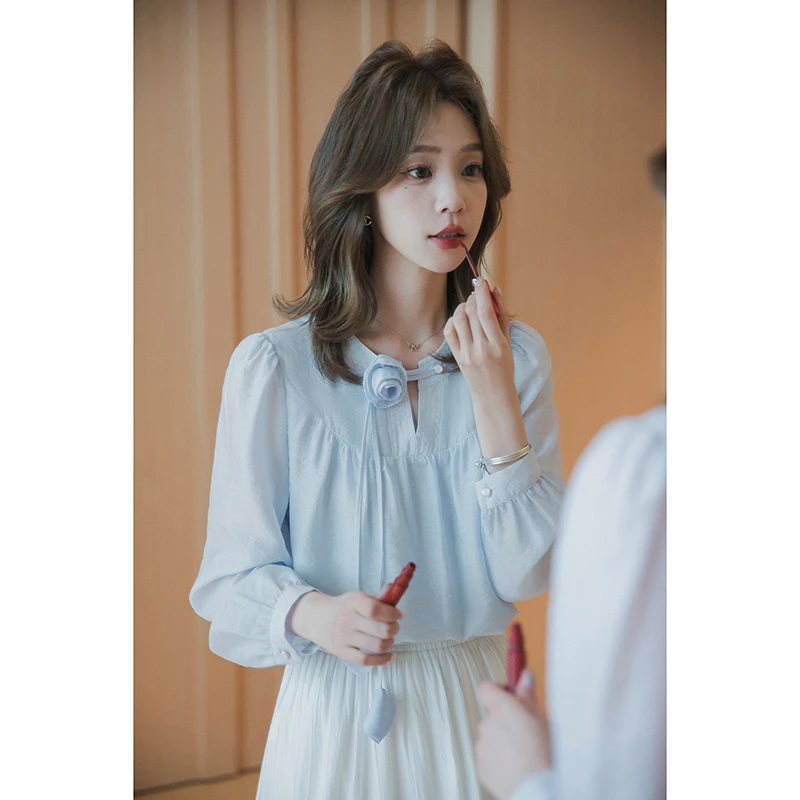 小谷粒设计感花朵天丝小衫女秋圆领泡泡袖短上衣女