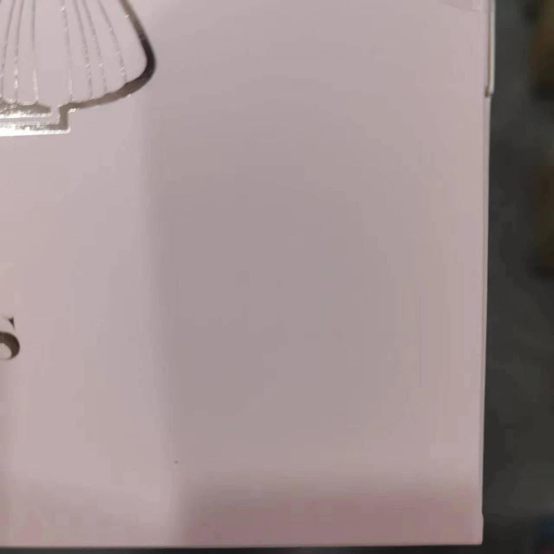 粉色裙子月光泥涂抹泥面膜