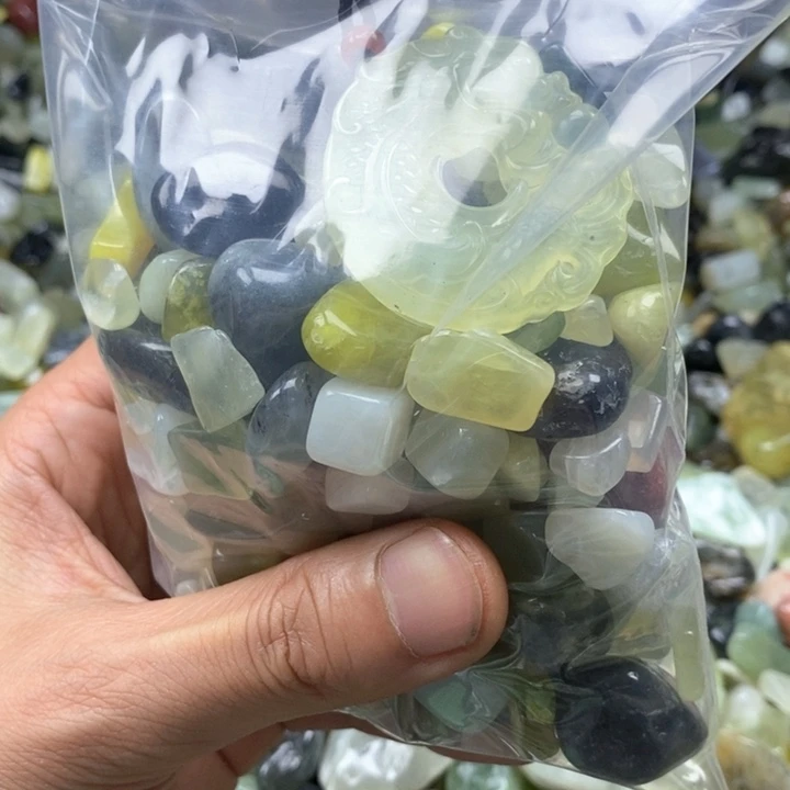 蛇纹石玉鱼缸石未镶嵌