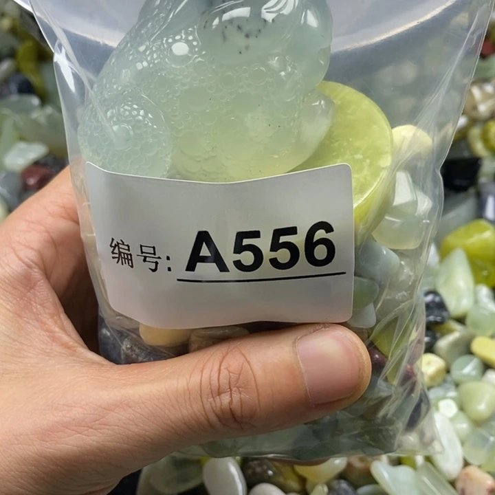 蛇纹石玉鱼缸石未镶嵌