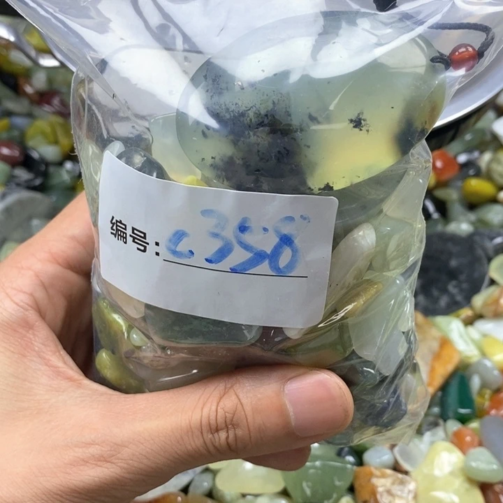 蛇纹石玉鱼缸石未镶嵌