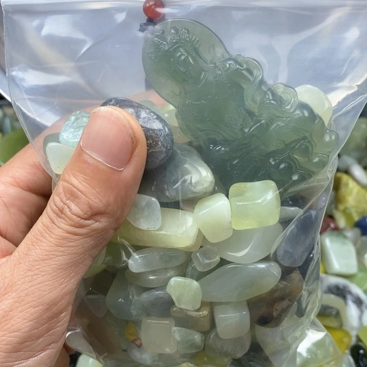 蛇纹石玉鱼缸石未镶嵌
