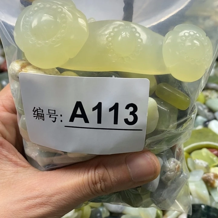 蛇纹石玉鱼缸石未镶嵌