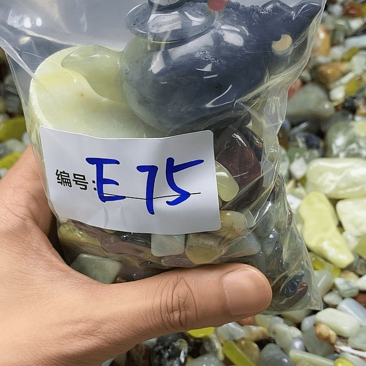 蛇纹石玉鱼缸石未镶嵌