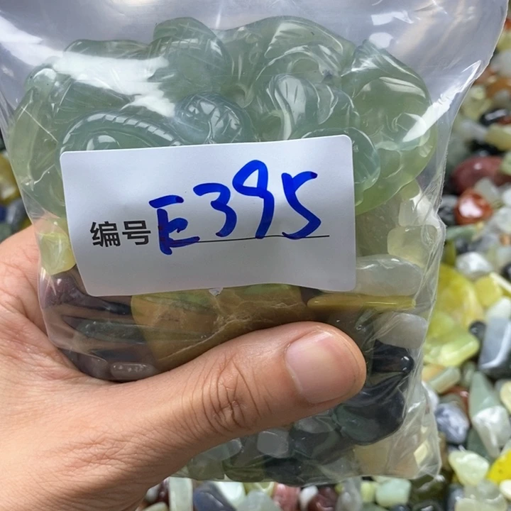 蛇纹石玉鱼缸石未镶嵌