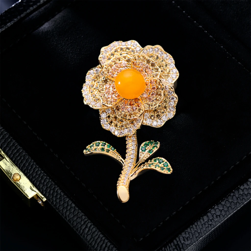 铜合成锆石胸针 特精致百搭向日葵胸针花朵别针女大衣西装胸花