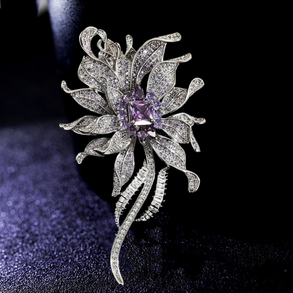 铜合成锆石胸针 高档微镶凤尾花胸针女复古轻大气别针精致配饰