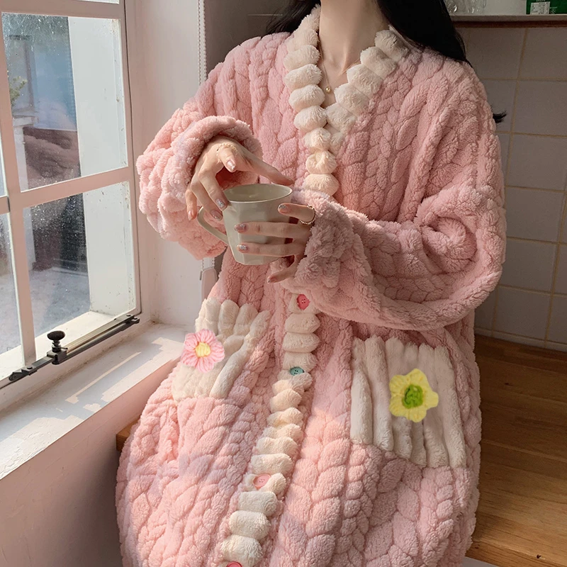 新款睡袍女冬季珊瑚绒加厚加绒保暖法兰绒长款甜美睡裙浴袍到脚踝