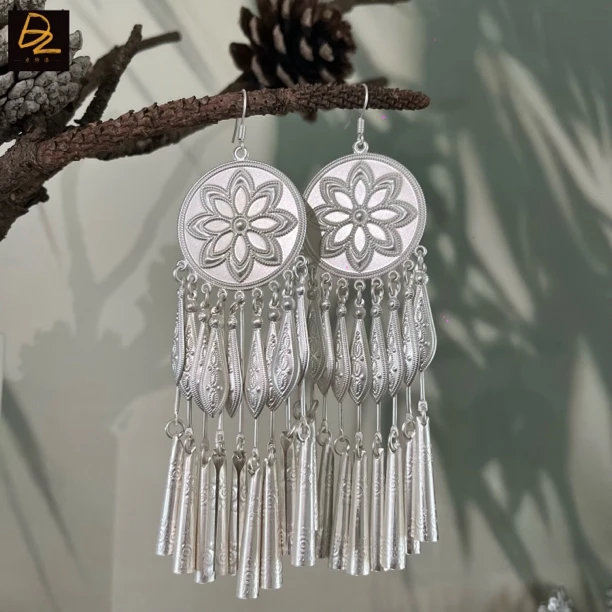 彝饰港彝族服饰配件大气温柔