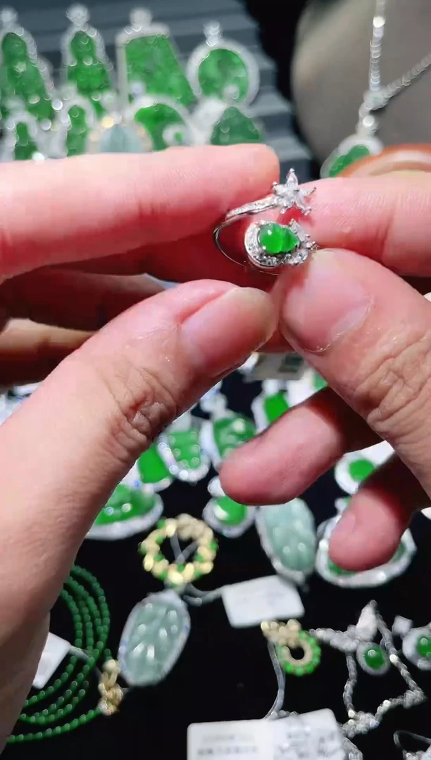 【闪购商品】翡翠戒指银S925镶嵌葫芦