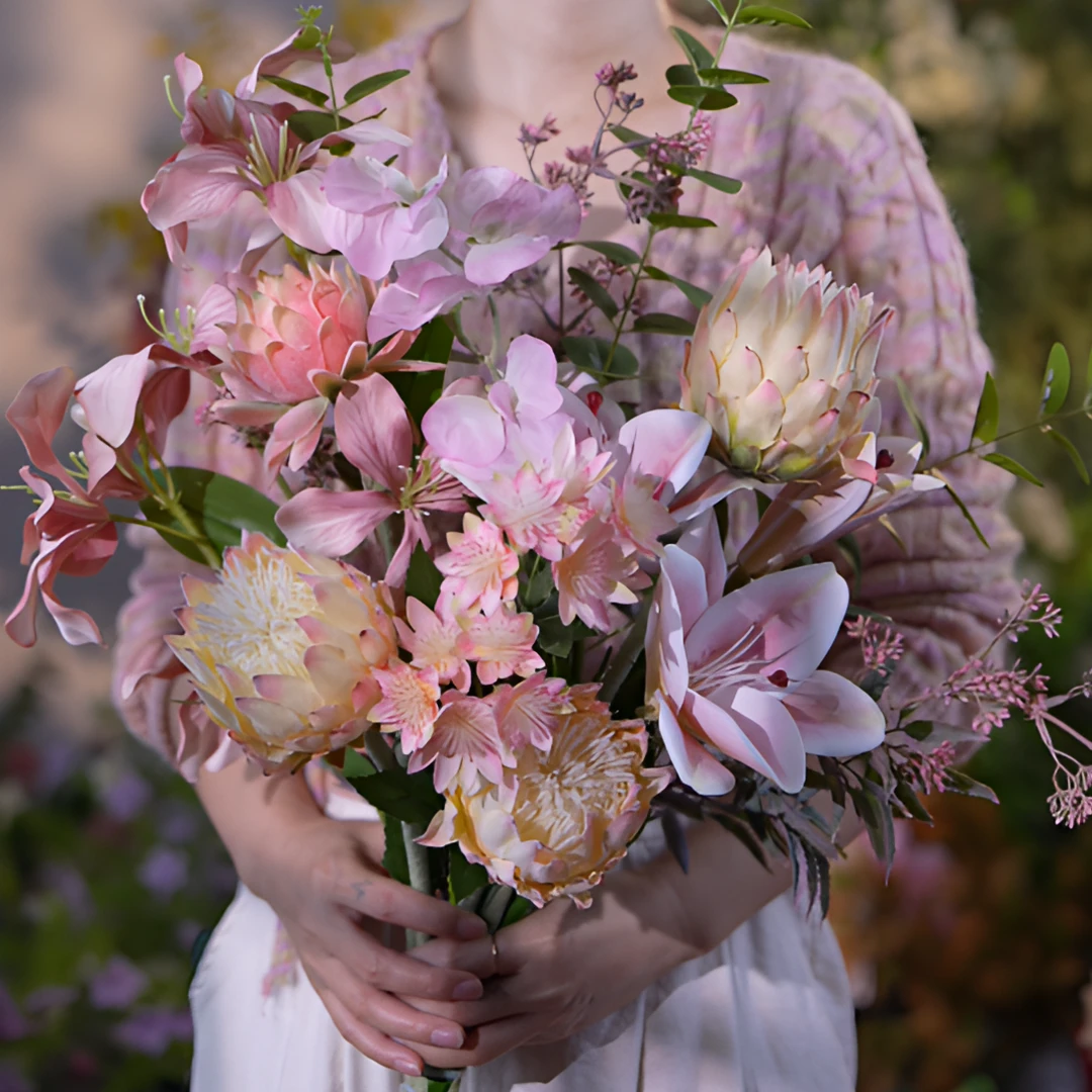 （女王）粉色帝王花为主花 墨兰北欧蓟等冷门花材 合成一束女主花