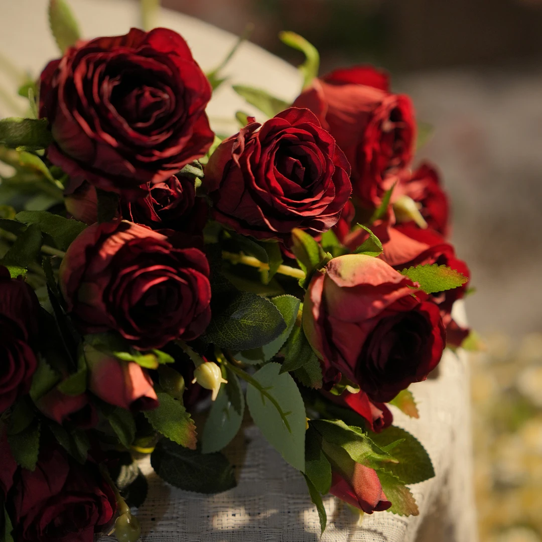 暗红色玫瑰花 仿真花 3头红玫瑰 假花 酒盅玫瑰花 氛围感复古花