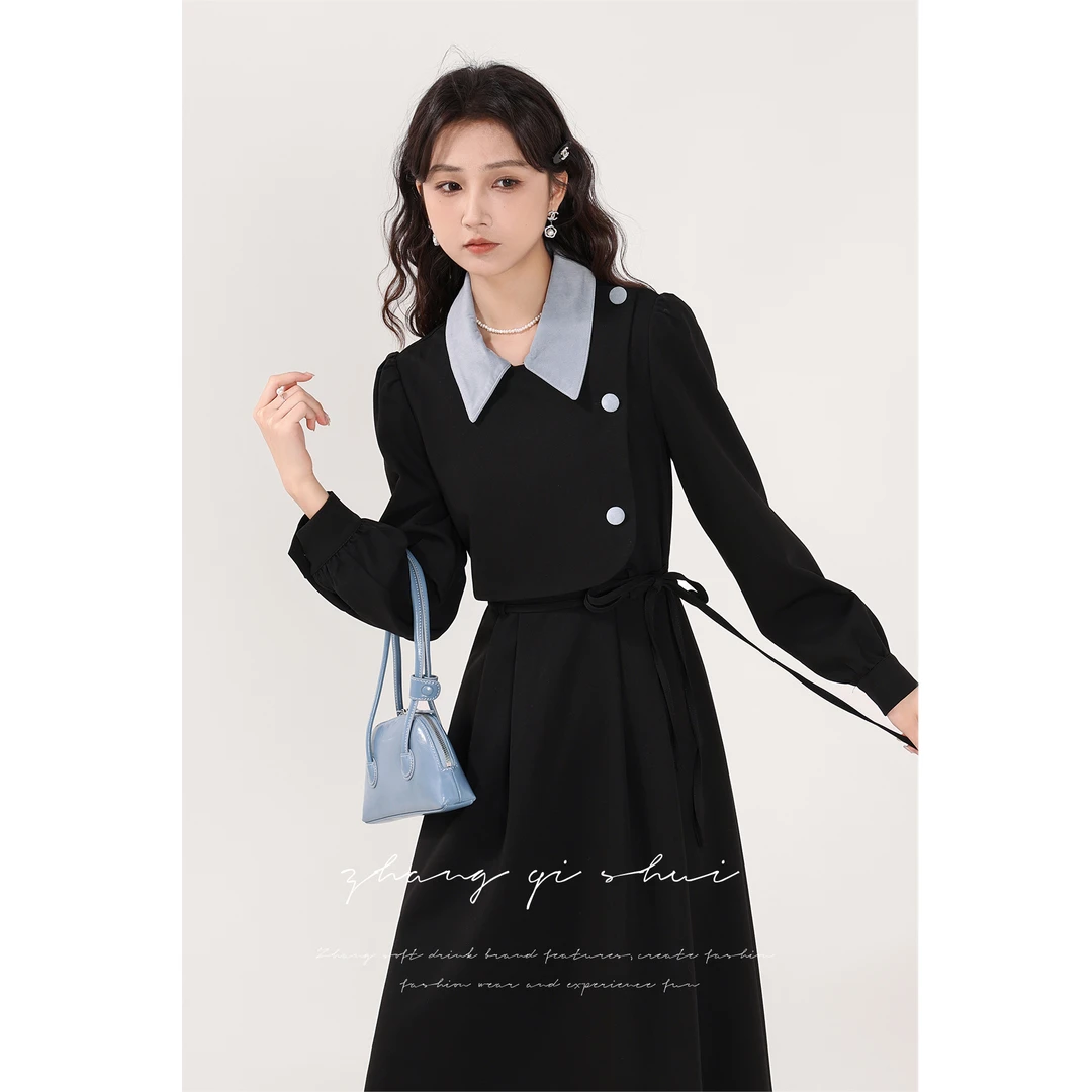 张小小《洛林少女》早秋季新款黑色娃娃领显瘦收腰设计感连衣裙女